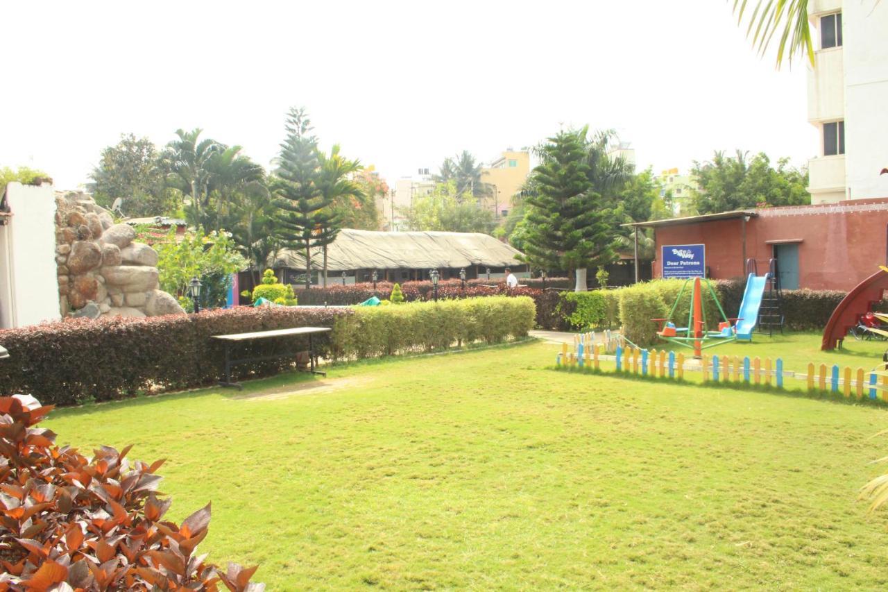 Hotel Stay By The Way Mysore Eksteriør bilde